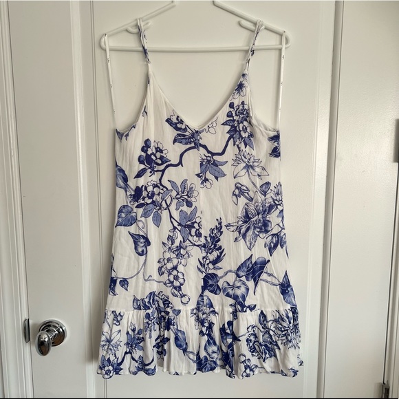 Lulu's | Garden Bloom Blue and White Floral Print Ruffled Shift Dress - Picture 4 of 10